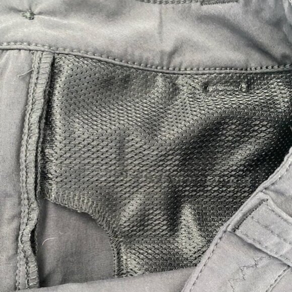 EDDIE BAUER Travex Departure Black Shorts 3.5in Inseam Sz 10 - Picture 8 of 9